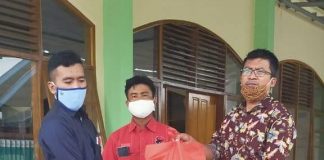 Di Sumbar PDIP Bagikan 500 Paket Lebaran untuk Dai Di Sumbar PDIP Bagikan 500 Paket Lebaran untuk Dai