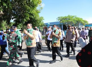 Menko Mahfud dan Menteri Tito Sambangi Perbatasan RI-Timor Leste Menko Mahfud dan Menteri Tito Sambangi Perbatasan RI-Timor Leste