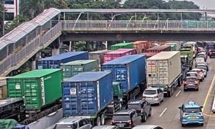 4000-truk-padati-npct-1-bongkar-muat-di-tanjung-priok-bikin-macet-114313